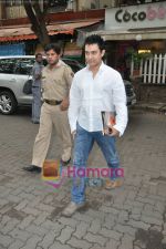Aamir Khan watch Peepli live in Pixion,Bandra, Mumbai on 12th Aug 2010 (3).JPG